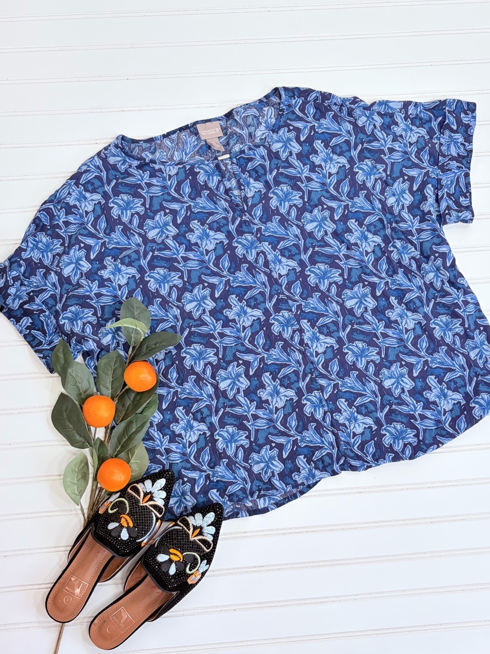 Chico’s Floral Keyhole Cuffed Sleeve Top